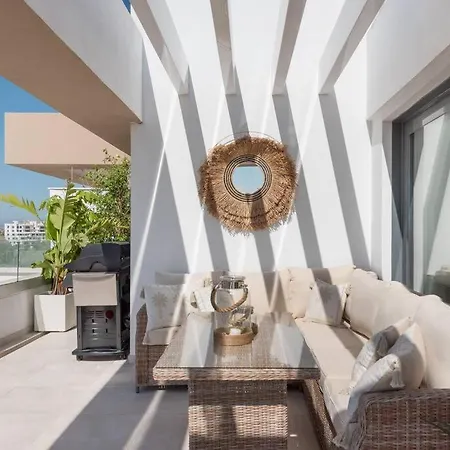 Penthouse With Ocean View Apartamento Estepona